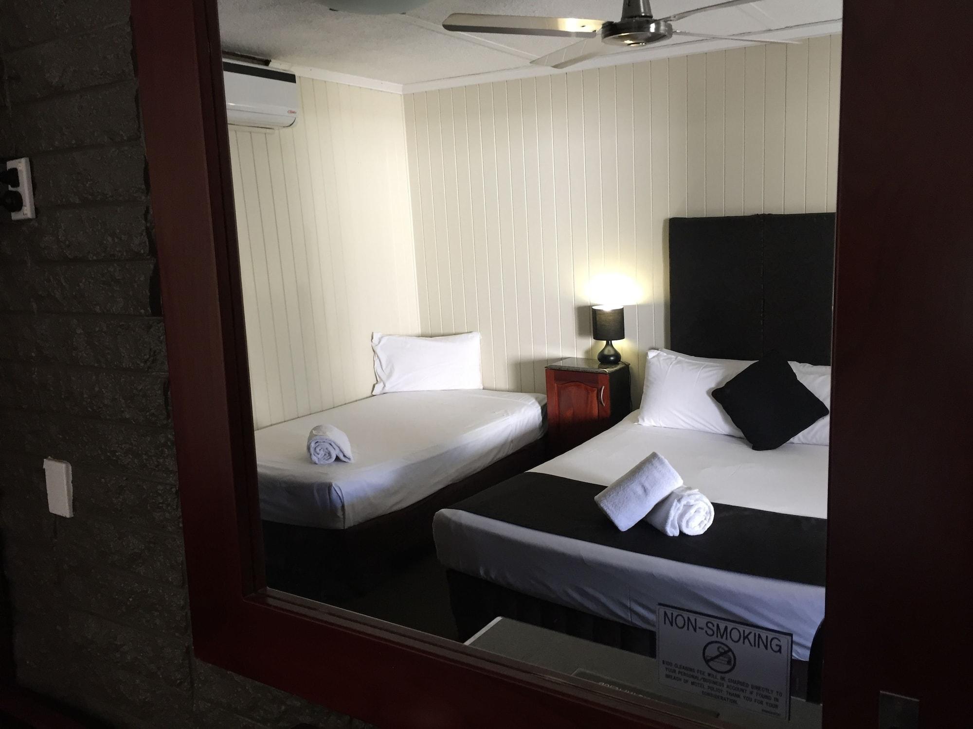 ماكاي Country Plaza Motor Inn المظهر الخارجي الصورة